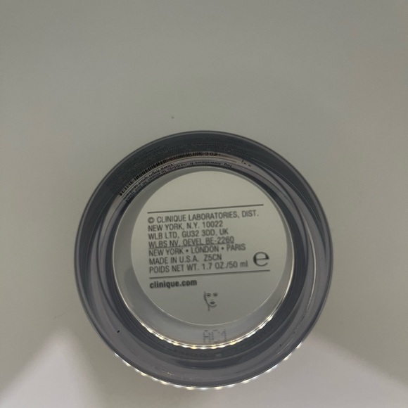 Clinique Smart smart broad spectrum SPF 15 custom-repair moisturizer - Picture 2 of 3